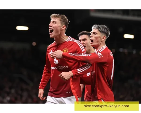 霍伊别尔表现稳健，展现出优秀的拦截和传球能力，成为球队中场的重要支柱。